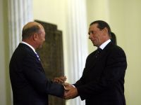 
	Basescu, lui Ivan Patzaichin, care a intarziat la inaugurarea sediului Comitetului Olimpic de 14 mil. lei: &quot;Ai venit cu barca, mai?! E aglomeratie, nu?!&quot;
