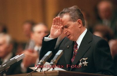 Cum l-a evitat Regina Elisabeta a II-a pe Ceausescu: s-a ascuns dupa tufisurile din gradina palatului