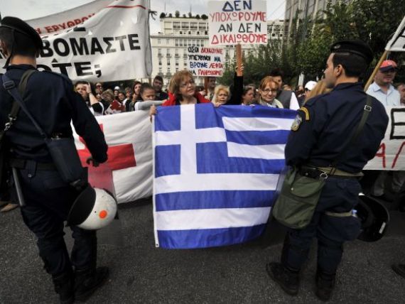 Liderii europeni nu lasa Grecia sa se prabuseasca. Reprezentantii CE, FMI si BCE si-au dat acordul: alte 8 miliarde de euro ajung la eleni