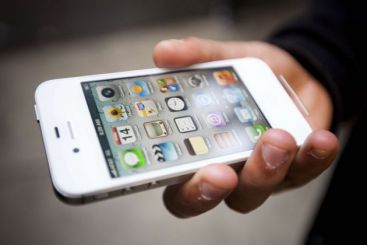 Primul iPhone 4S din Romania a fost testat in redactia Stirilor ProTV. Vezi ce stie sa faca VIDEO