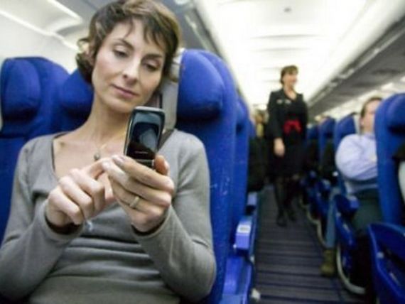 Cat de periculoasa este, de fapt, folosirea mobilelor in avion? Ce spun specialistii de la Boeing si pilotii romani