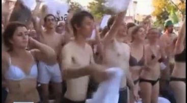 Proteste dezbracate la Nisa, anti-summit G20. VIDEO