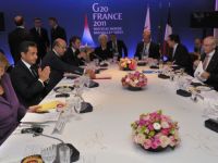 
	Sarkozy catre Papandreou: Daca nu respectati regulile, atunci iesiti din zona euro. FMI: Grecia ramane fara cele 8 miliarde
