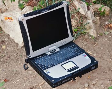 iLike IT: Laptopul care rezista la apa si este folosit pe portavioane si la Polul Nord VIDEO
