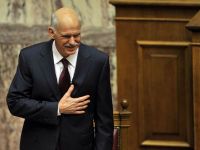 
	Sfarsitul erei Papandreou. Premierul le cere ministrilor sa demisioneze
