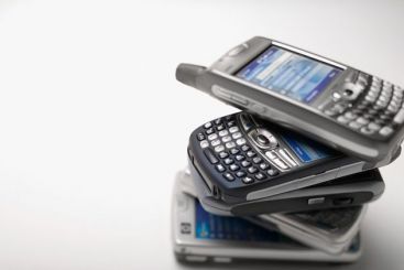 Telefoanele inteligente cuceresc tot mai multi romani. Ce aplicatii te ajuta sa vorbesti gratis cu prietenii VIDEO