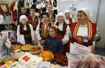 Targurile cu produse traditionale, afaceri apetisante pentru tot mai multi gospodari cu talent in bucatarie. VIDEO