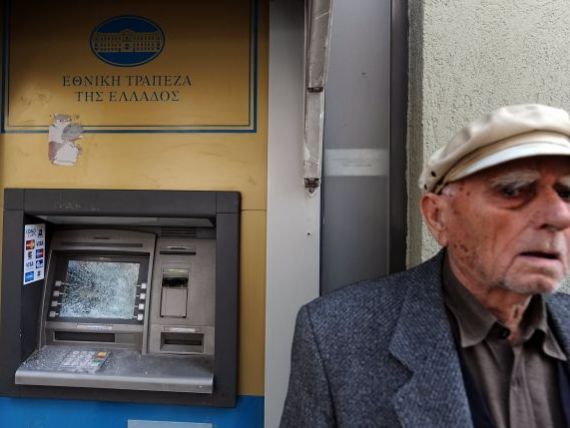 Inca o lovitura pentru sistemul bancar din Grecia. Populatia a retras 5 mld. euro din banci in ultima saptamana