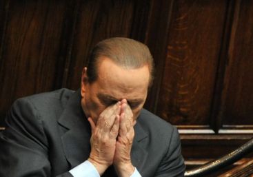 O suparare nu vine niciodata singura. Averea lui Berlusconi a scazut proportional cu popularitatea VIDEO