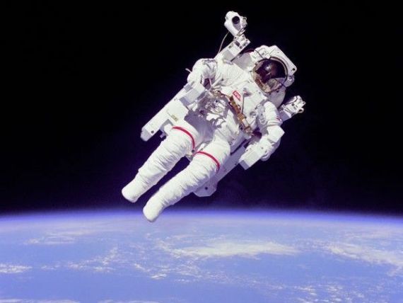 NASA angajeaza astronauti. Cat e salariul si ce trebuie sa faci ca sa zbori in spatiu