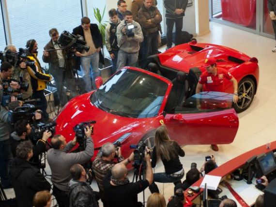 In 2012, Ferrari va aloca Romaniei o cota de pana la 35 de caluti. Cum arata modelul 458 Spider, lansat astazi FOTO