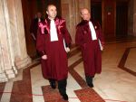 Bugetarii isi vor primi salariile castigate in instanta abia in 2016, a decis Curtea Constitutionala