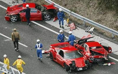 Cel mai costisitor accident inregistrat vreodata. Cum s-au facut praf opt masini Ferrari VIDEO
