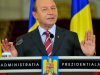 
	Basescu: UE se reconstruieste integral, uniunea monetara se completeaza cu una fiscala. Mi-am asumat informarea CE ca Romania va adera la acord
