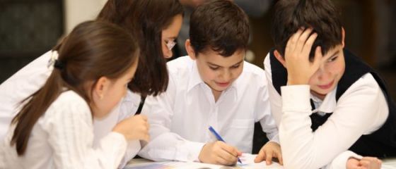 Un bancher al BNR a publicat primul manual de educatie financiara pentru elevii din ciclul primar. Economia pe intelesul copiilor de 10 ani