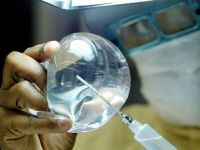 
	Scandalul silicoanelor toxice produse in Franta capata proportii internationale. Implanturile mamare a peste 50.000 de britanice, cancerigene VIDEO
