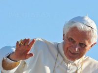 
	Papa Benedict al XVI-lea ii indeamna pe oameni sa renunte la &ldquo;stralucirea societatii de consum si la orgoliul ratiunii liberale&quot;
