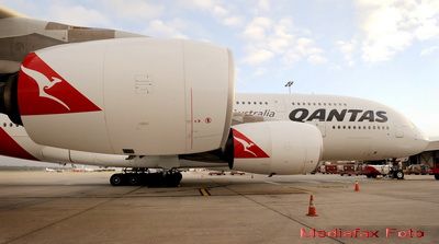 Qantas Airbus A380 vs. Starship Enterprise. Asemanarile incredibile. GALERIE FOTO