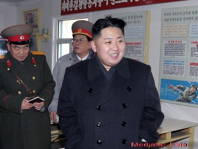 Coreea de Nord si-a celebrat astazi noul lider: Kim Jong-un, geniul geniilor , a redactat prima teza de strategie militara la 16 ani si doarme 3 ore/noapte