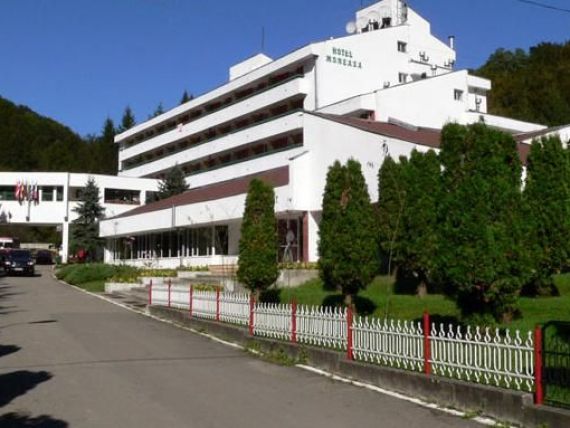 Hotelul Moneasa din statiunea aradeana cu acelasi nume, scos la vanzare cu 4,6 mil. euro. De ce vrea proprietarul sa vanda o unitate cu grad de ocupare anuala de 75%