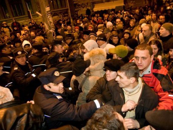 Presa internationala despre protestele din Romania: Sunt rezultatul reducerilor salariale, diminuarii indemnizatiilor sociale, majorarii taxelor si coruptiei generalizate