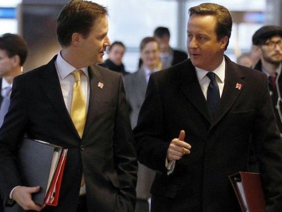Liderii politici de la Londra, inclusiv premierul Cameron, isi doneaza 10% din avere