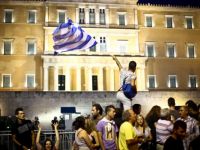 
	Inspectorii UE si reprezentantii FMI, contestati la Atena de mii de demonstranti
