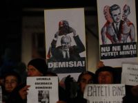 
	O alta Romanie, cu substanta si mesaj, a protestat marti noapte in Piata Universitatii

