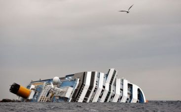 Supravietuitorii de pe Costa Concordia ar putea primi despagubiri de cel putin 160.000 de dolari de persoana VIDEO