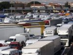 Camionagii au blocat Italia, dupa ce pretul motorinei a atins nivelul record de 1,7 euro/litru. Efectele: uzina Fiat si-a suspendat productia
