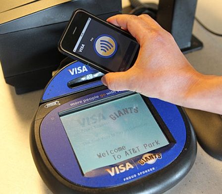 Visa vrea sa introduca platile la comercianti cu telefonul mobil. Serviciul ar putea fi disponibil in Romania chiar din 2012