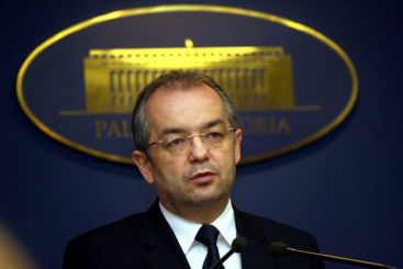 Premierul Emil Boc si-a anuntat demisia. Presedintele l-a numit intermiar pe ministrul Justitiei, Catalin Predoiu VIDEO