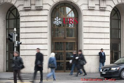 UBS inregistreaza noi pierderi. Profitul celei mai mari banci elvetiene a scazut cu 76% in trimestrul IV