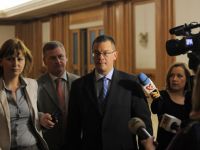 
	Ungureanu a ajuns la Palatul Victoria pentru discutii finale cu liderii coalitiei privind Guvernul. Curand va fi prezentata lista ministrilor
