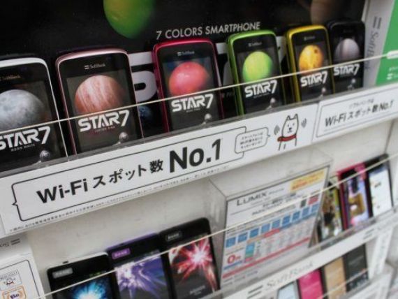 iPhone si BlackBerry, copiate in Japonia fara nicio rusine. Cum arata rafturile lor cu telefoane in 2012 FOTO