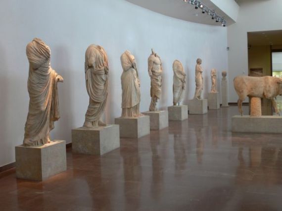 Zeci de obiecte antice, furate din leaganul Jocurilor Olimpice din Grecia. Ministrul Culturii, nevoit sa demisioneze