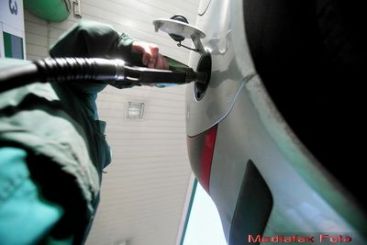 Benzina si motorina s-au scumpit. Nou record absolut VIDEO