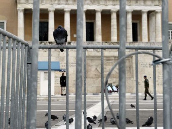Guvernul grec a aprobat programul de restructurare a datoriilor. 107 mld. euro vor fi sterse din contul obligatiilor financiare