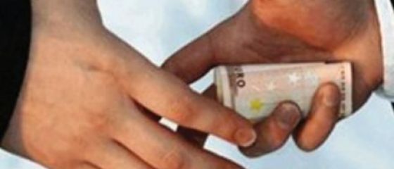 Au fraudat statul cu 20 milioane de euro. In dosar sunt implicate nume grele: un fost comisar de la Garda Financiara si regele asfaltului din Arges