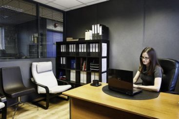 Afaceri de inchiriat , asa suna anunturile in vremurile de rascruce. Cine iese in avantaj VIDEO