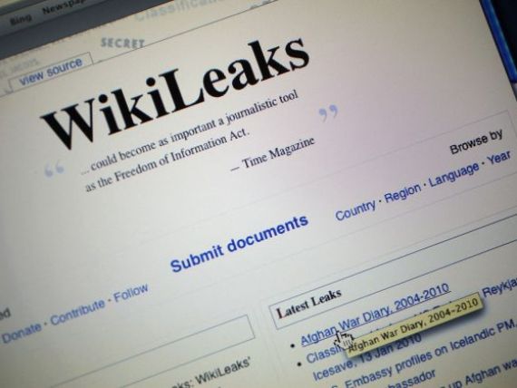 WikiLeaks arunca o noua bomba. Publica 5 milioane de mesaje ale Stratfor despre spionaj, dare de mita si spalare de bani