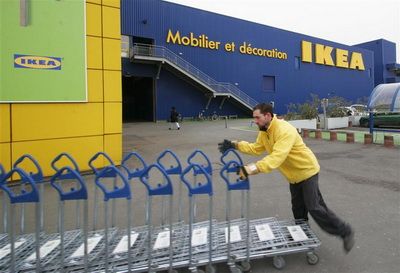 Scandal de proportii la Ikea in Franta. Motivele pentru care angajatii si clientii fac plangeri impotriva conducerii
