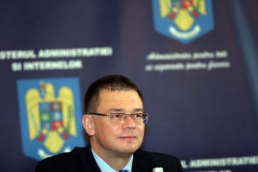 Guvernul s-a mutat la Iasi. Primarul i-a promis lui Ungureanu ca-i faca bust pe aleea premierilor plecati din oras VIDEO