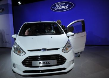 Ford a lansat modelul B-Max in Romania. Masina poate fi comandata la preturi incepand de la 13.400 euro VIDEO