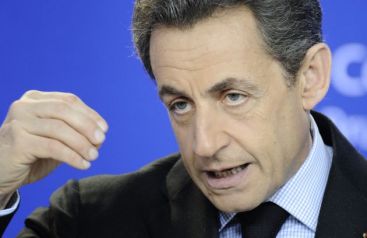 Presedintele Frantei spune ca in tara sa sunt prea multi straini . Sarkozy vrea sa reduca numarul imigrantilor la jumatate VIDEO
