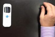 Costa 60 de lire si nu trebuie incarcat timp de 15 ani. Telefonul mobil care starneste rumoare FOTO + VIDEO