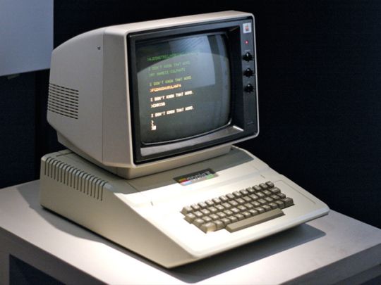 Computerele cu care Apple a scris istorie. De la calculatorul de lemn, la iPad 3 GALERIE FOTO + VIDEO