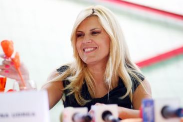 Basescu: Cu tocuri inalte, cu pantaloni stramti, Elena Udrea a avut cea mai buna rata de absorbtie a fondurilor europene VIDEO