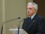 Isarescu: Bancile sunt prea ocupate sa corecteze ce-au gresit inaintea crizei, pentru a mai avea timp sa crediteze