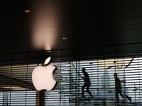 
	Apple, acuzata ca vinde copii piratate ale cartilor pe App Store
